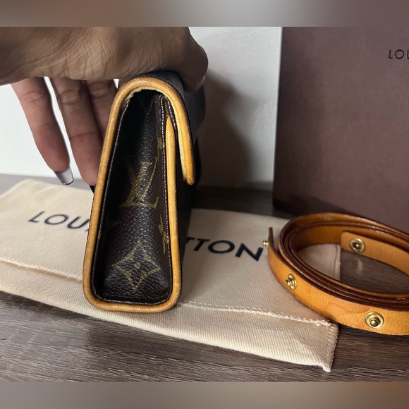 Authentic Louis Vuitton Pochette Florentine Pouch Waist Bag/ clutch/ fanny pack - Picture 4 of 12